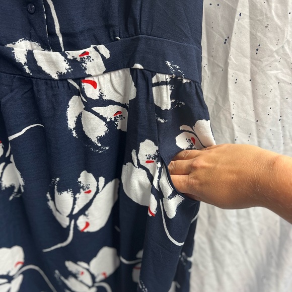 Beautiful Floral A-Line Dress (with POCKETS!) - Picture 4 of 5